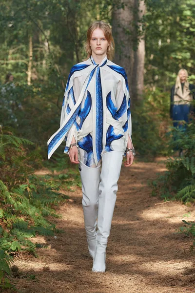 Look 4
